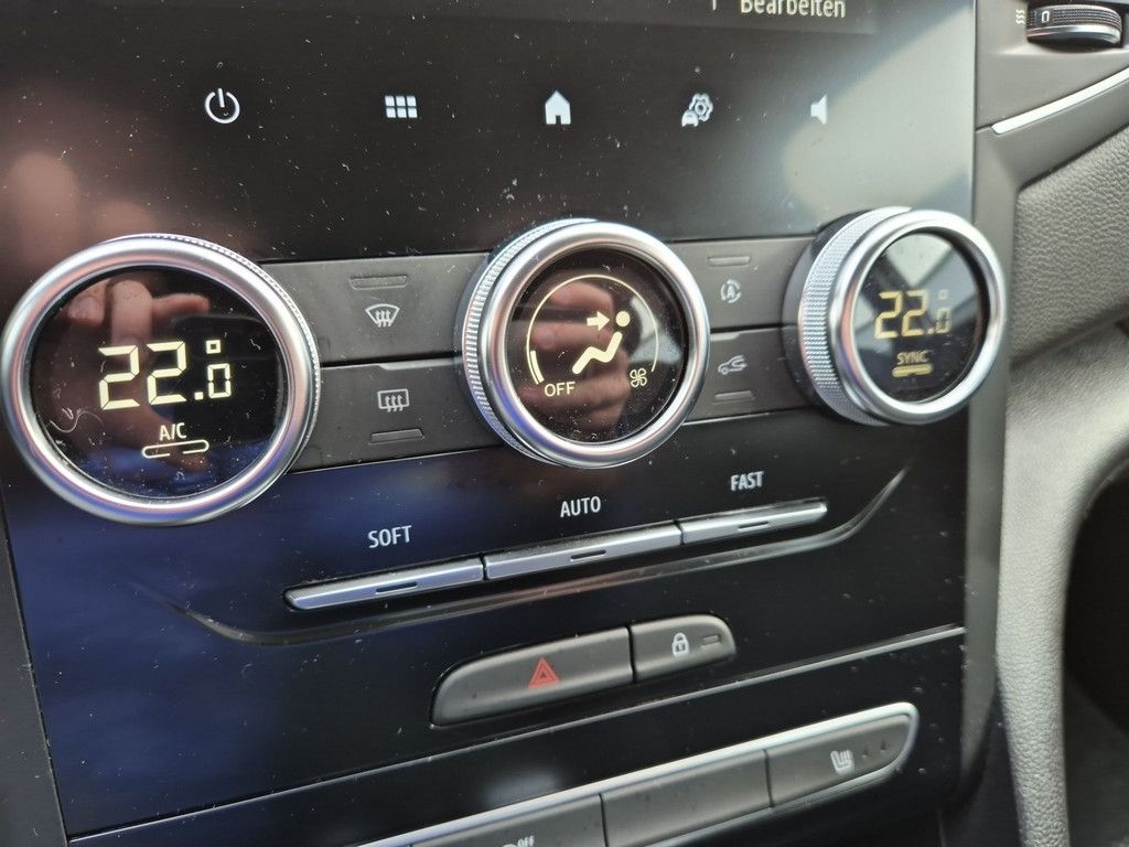Renault Megane TCe 140 GPF EDC ZEN - Samsaru's Car Outlet