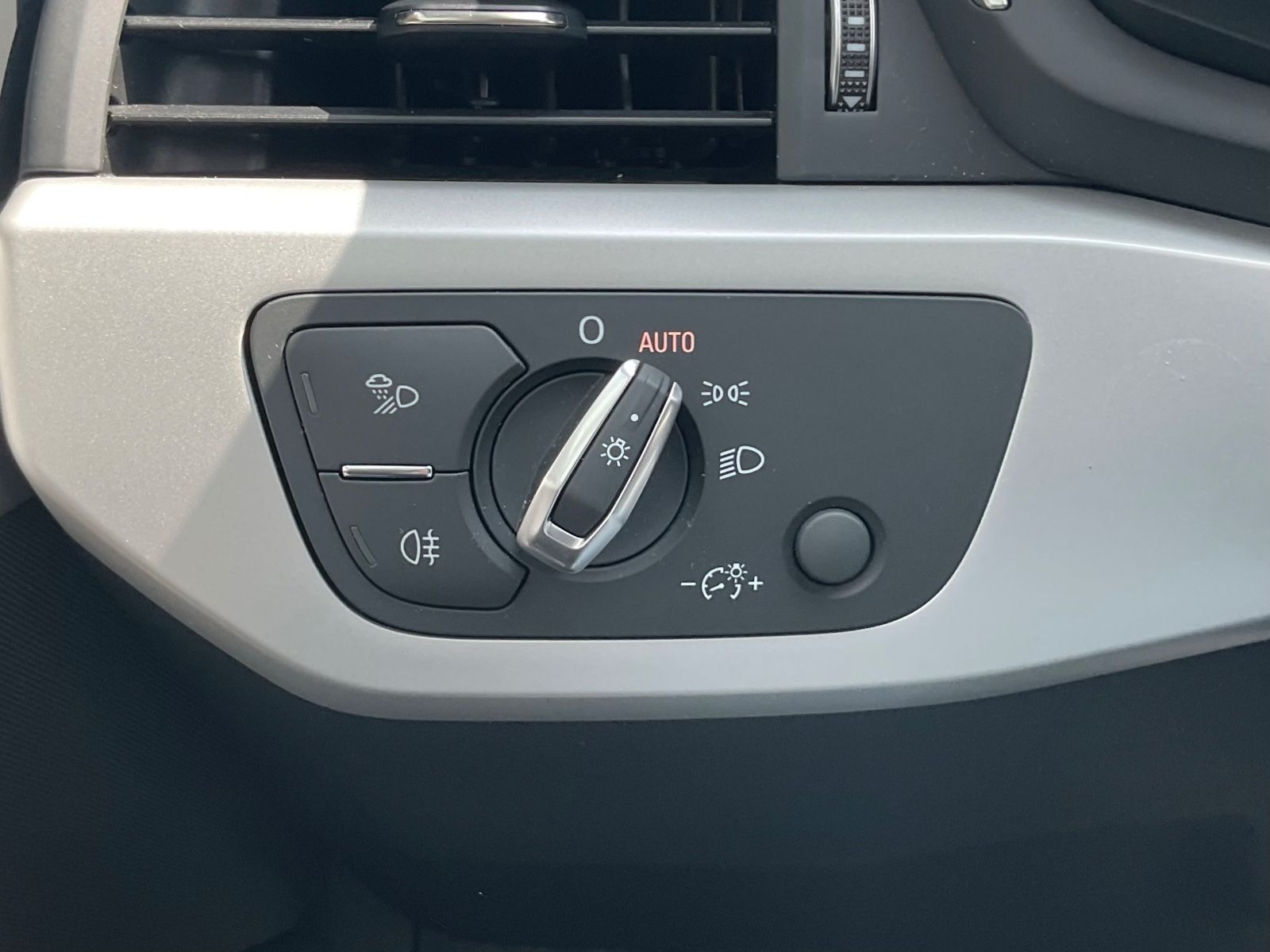 Audi A4 Avant 35 TFSI S-tronic - Samsaru's Car Outlet