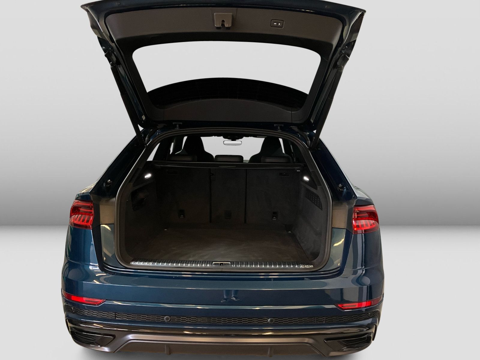 Audi Q8 55 TFSI quattro S line - Samsaru's Car Outlet