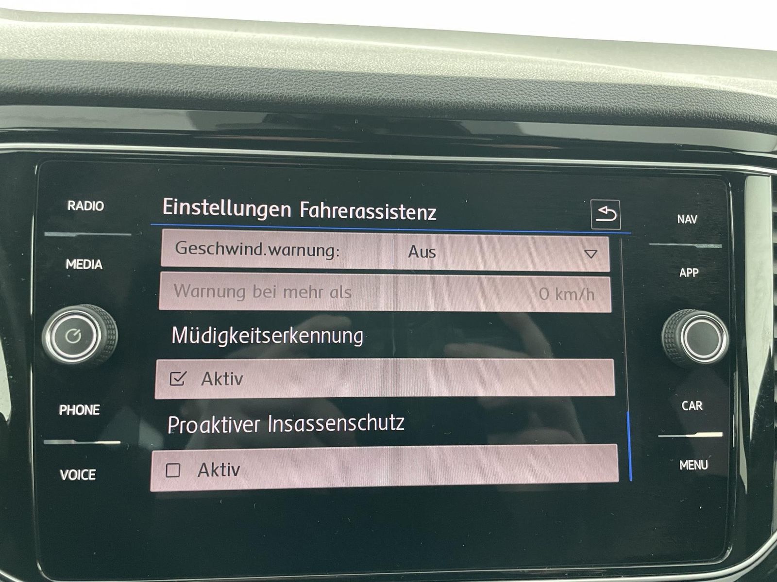 Volkswagen T-Roc 2.0 TSI 4-Motion R - Samsaru's Car Outlet