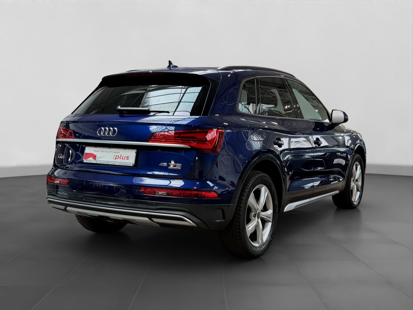 Audi Q5 45 TFSI Q S LINE - Samsaru's Car Outlet