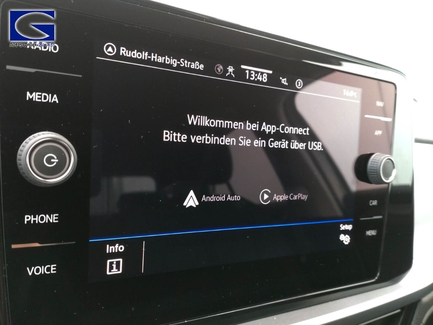 Volkswagen T-Roc 1.5 TSI Life DSG - Samsaru's Car Outlet