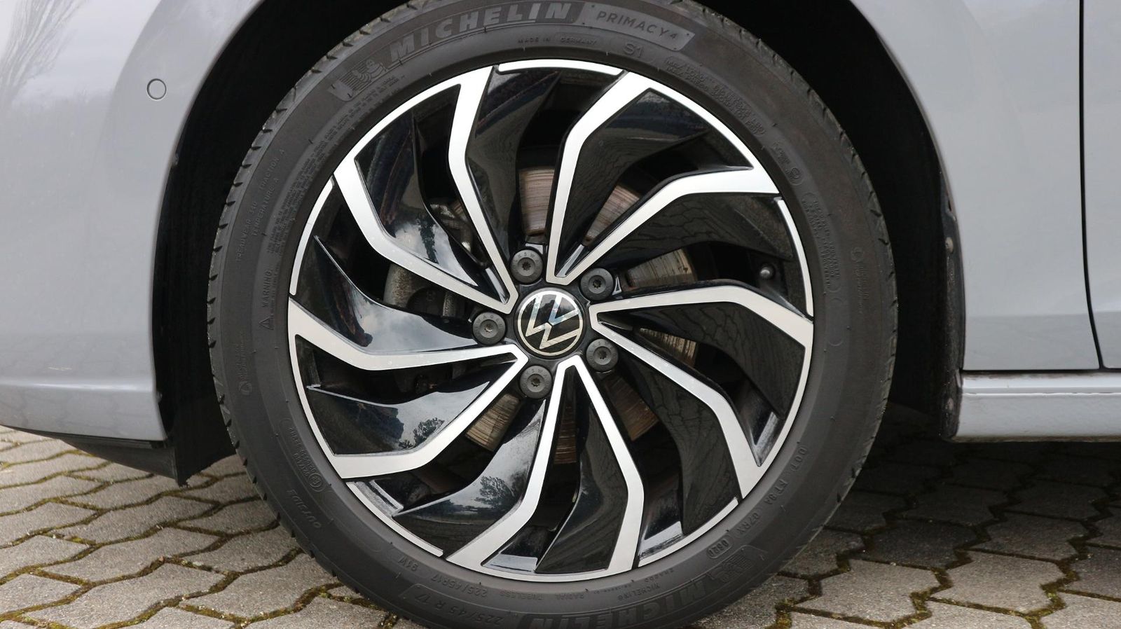 Volkswagen Golf Life - Samsaru's Car Outlet