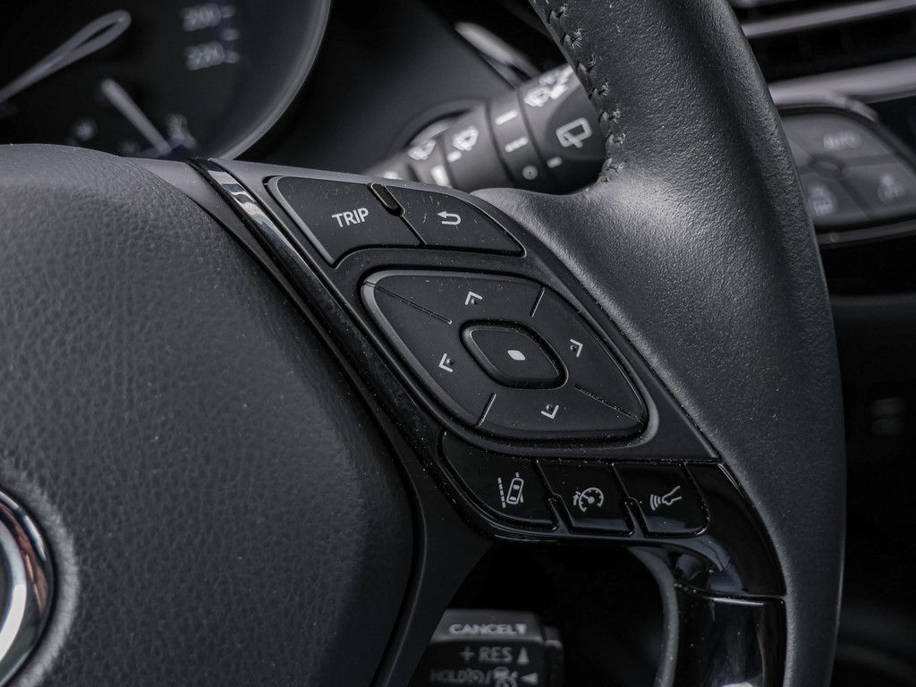 Toyota C-HR HYBRID Flow - Samsaru's Car Outlet