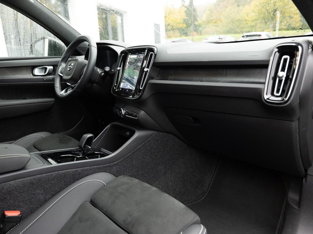 Volvo XC40 Ultimate Recharge Pure Electric AWD PANO