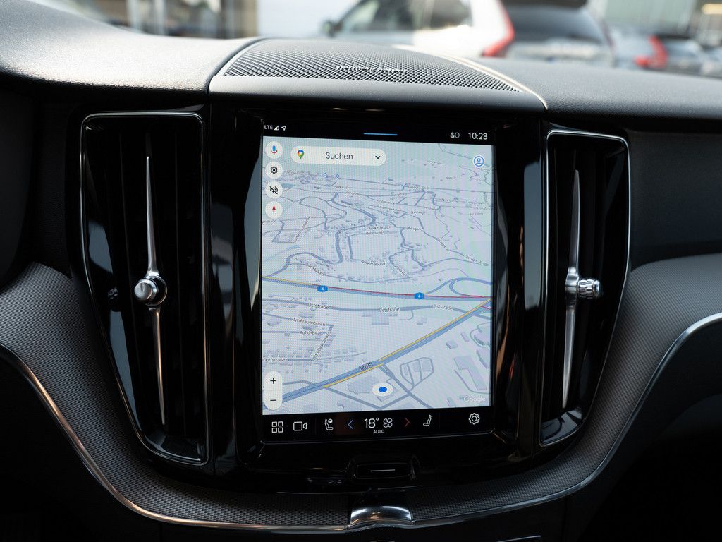 Volvo XC60 B5 AWD Plus Black Edition FACEL. LED 360°