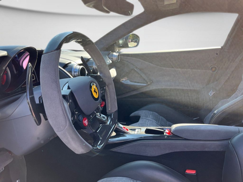Ferrari 812 Superfast - Samsaru's Car Outlet
