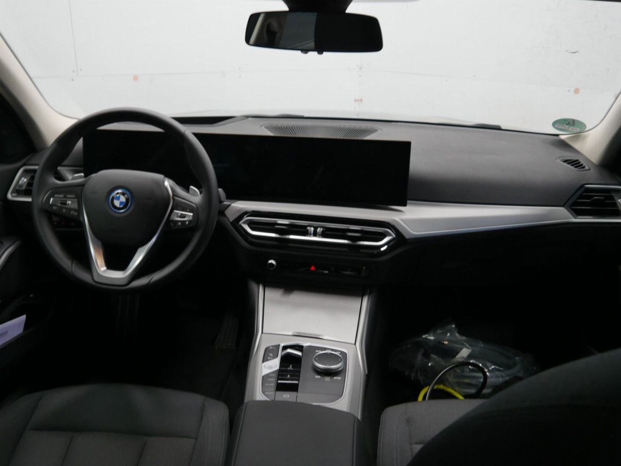 BMW 330e Lim - Samsaru's Car Outlet