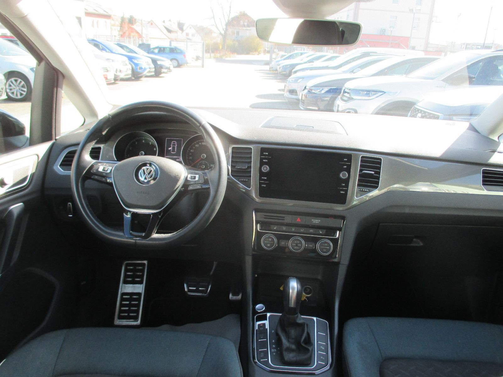 Volkswagen Golf Sportsvan 1.5 TSI DSG - Samsaru's Car Outlet