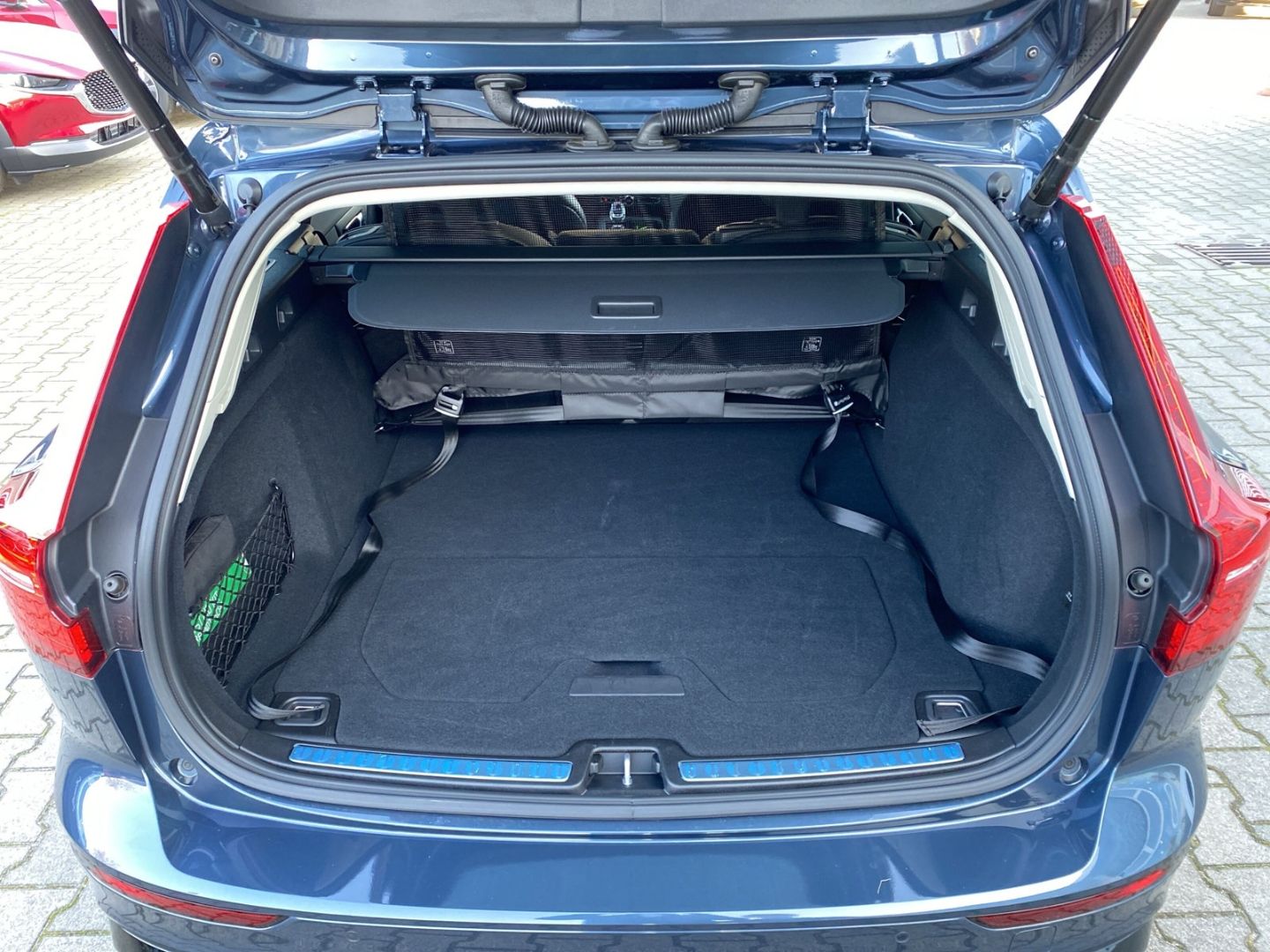 Volvo V60 T6 AWD Ultra Dark Recharge B&W HUD Pano-Dach