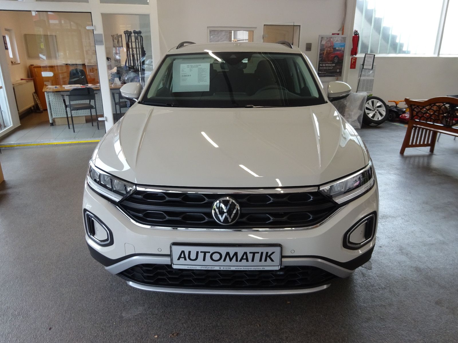 Volkswagen T-Roc 1.5 TSI DSG Life - Samsaru's Car Outlet