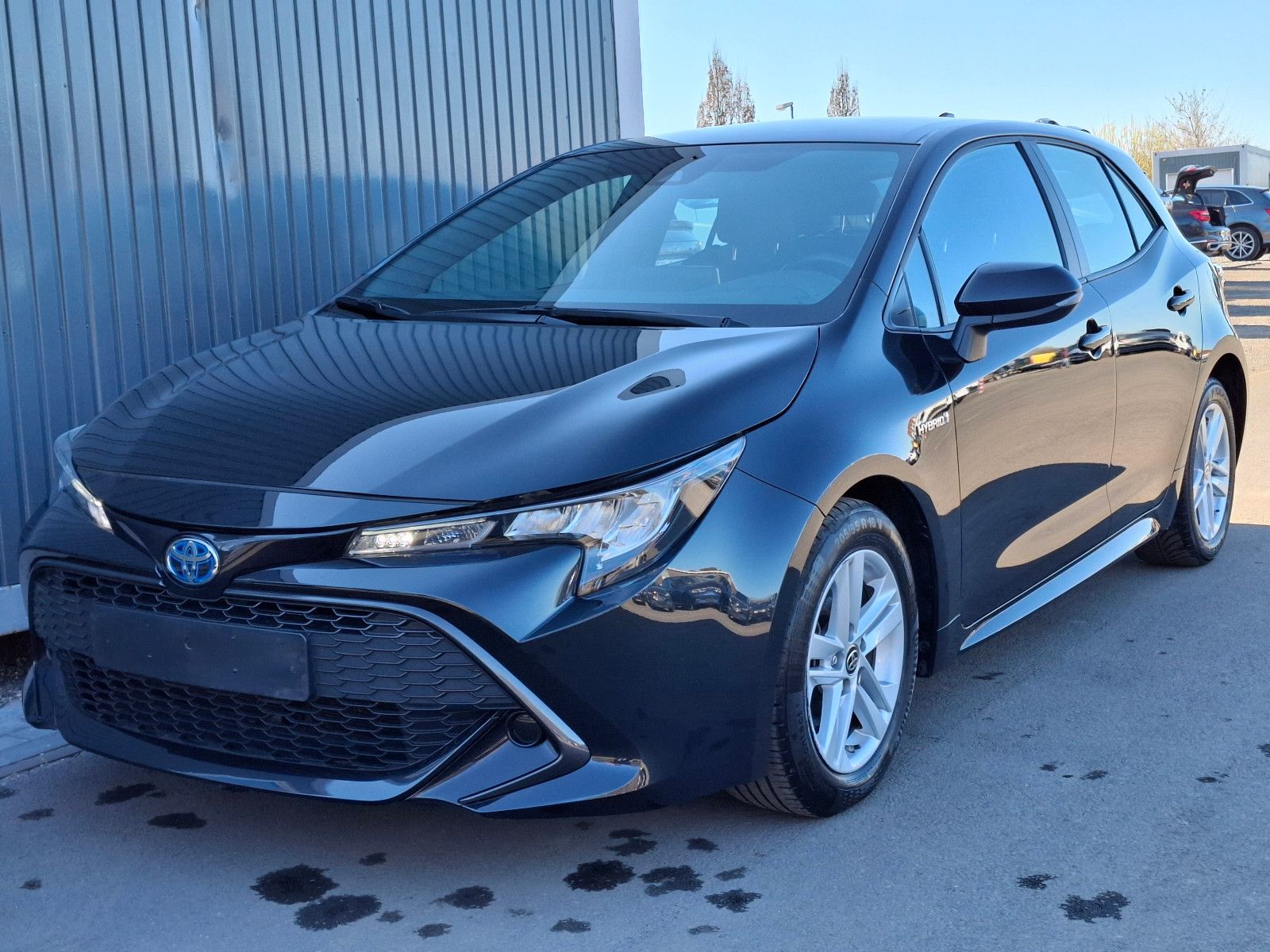Toyota Corolla 1.8 Hybrid - Samsaru's Car Outlet