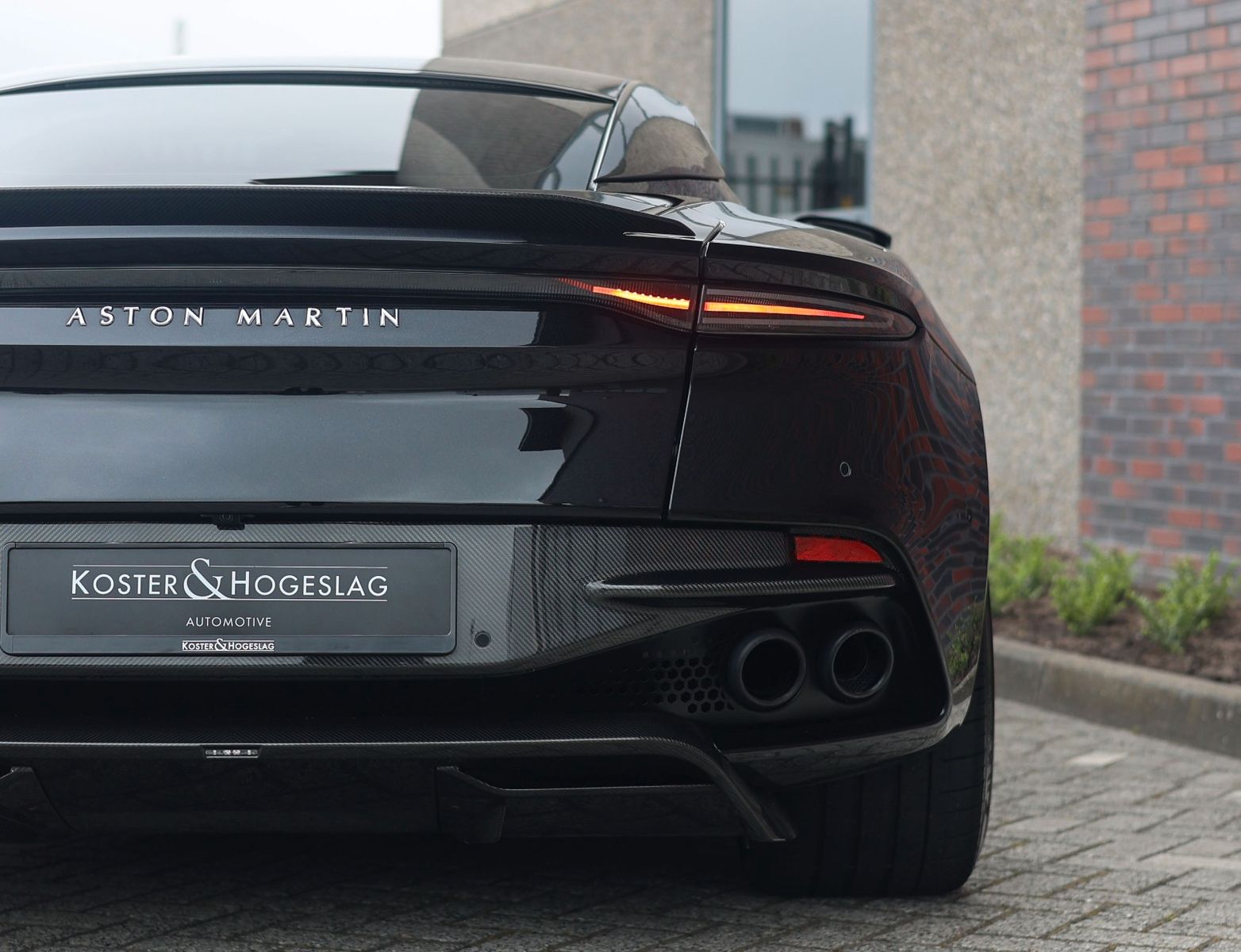 Aston Martin DBS Superleggera 5.2 V12 | B&O - Carbon