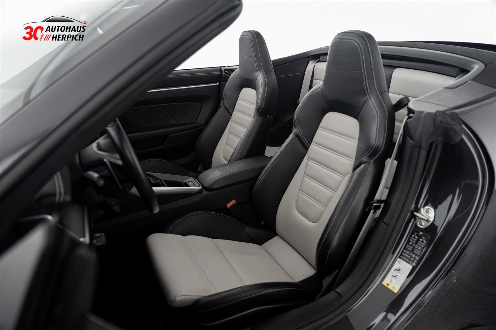 Porsche 992 Turbo S Cabrio PTS Grigiogranitometallic