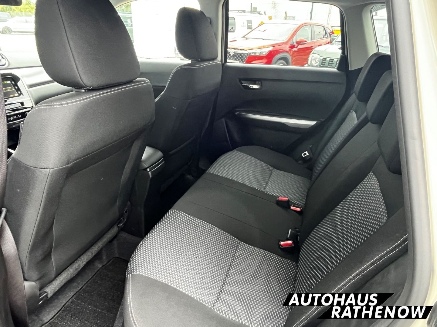 Suzuki Vitara 1.5 Hybrid Comfort 4x4 Allrad - Samsaru's Car Outlet