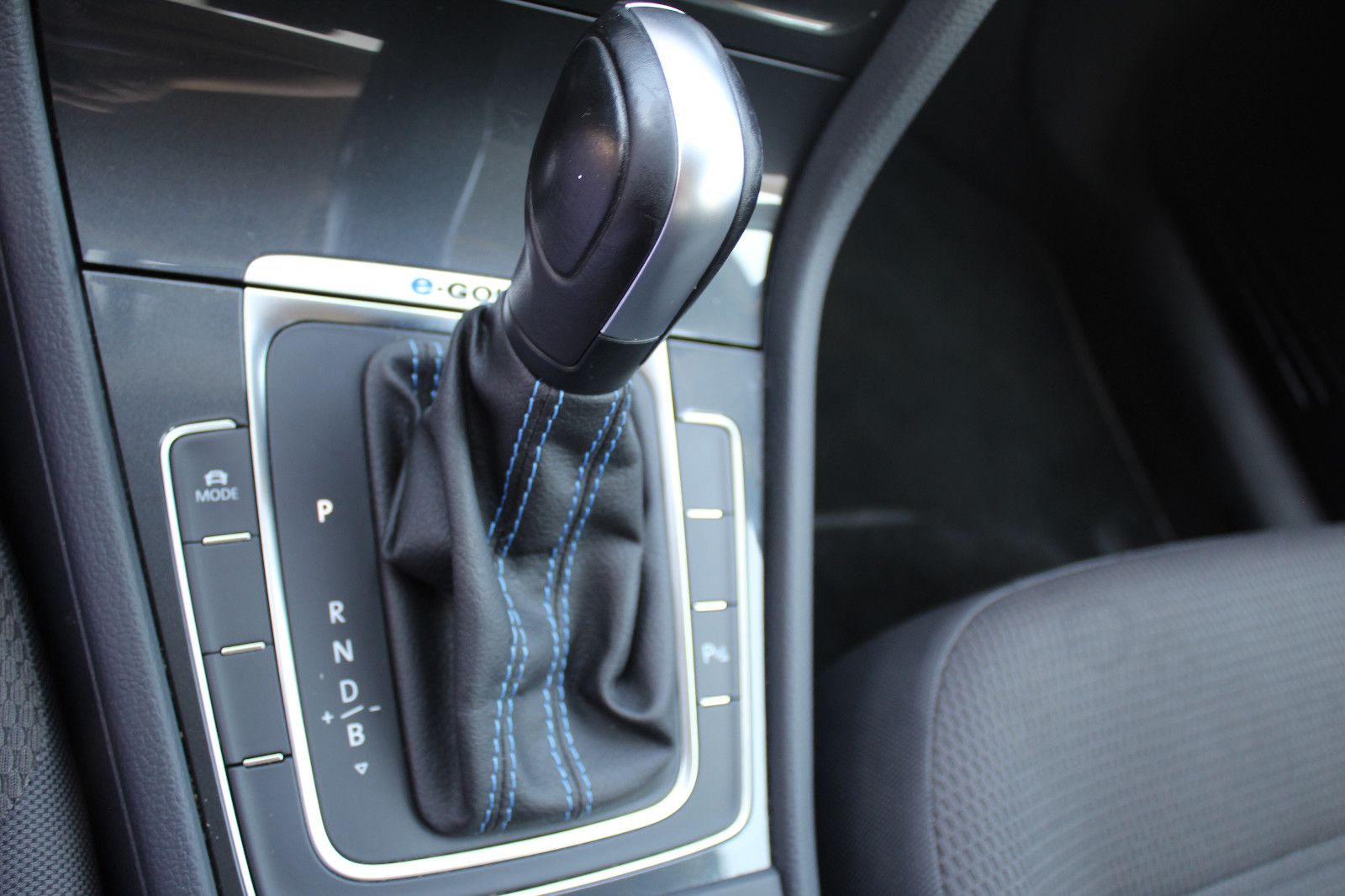 Volkswagen Golf VII e-Golf - Samsaru's Car Outlet