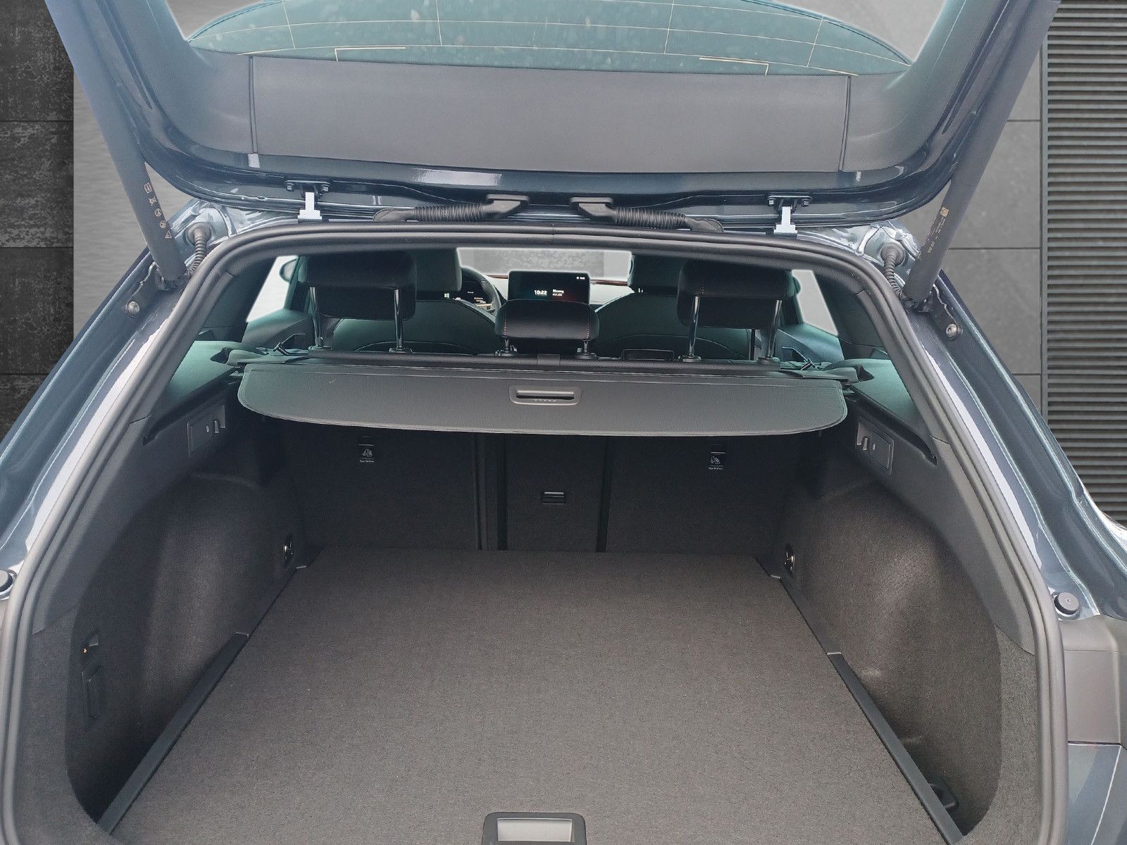 Cupra Leon Sportstourer 1.5 eTSI - Samsaru's Car Outlet