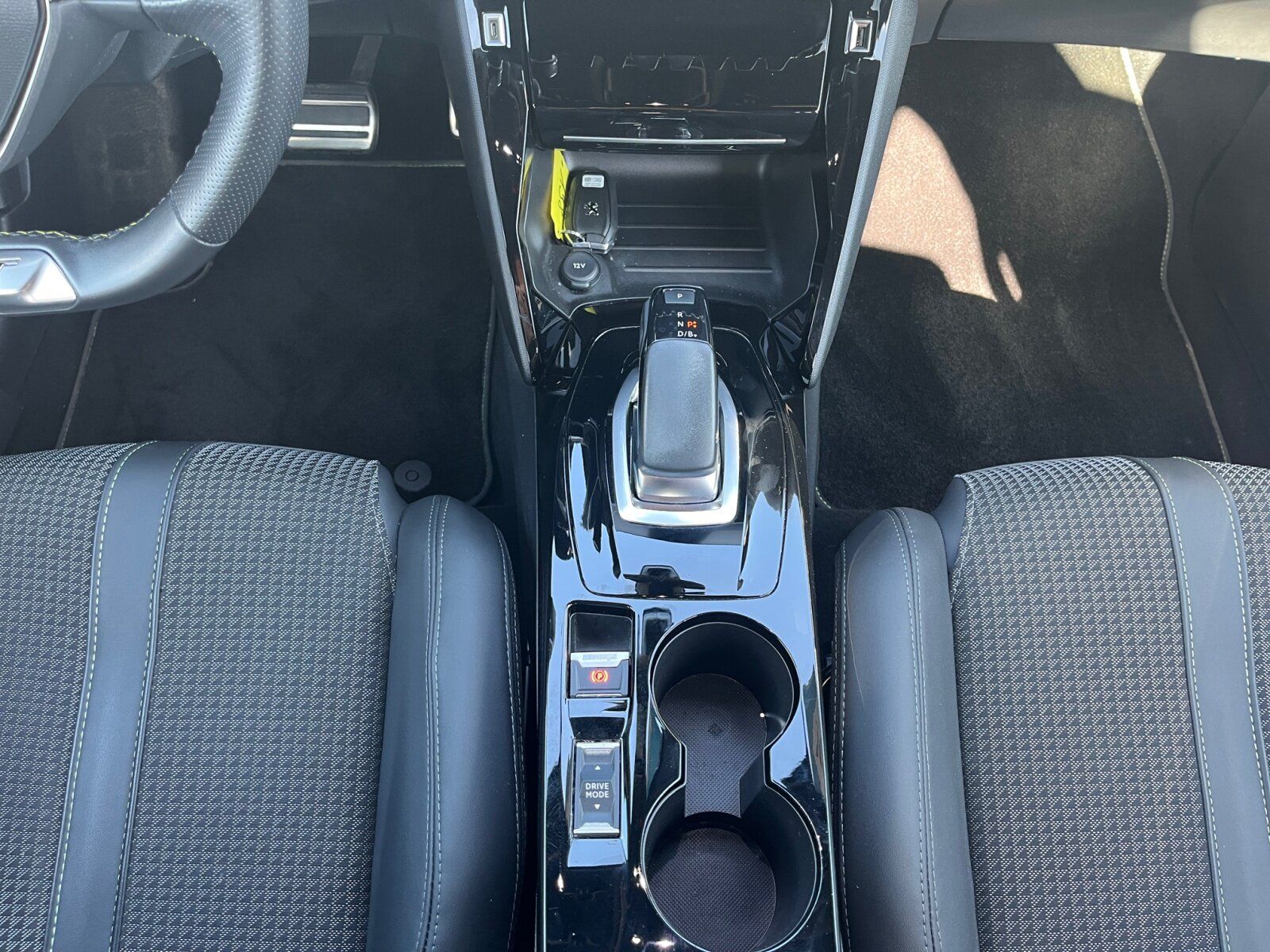 Peugeot e 208 GT - Samsaru's Car Outlet