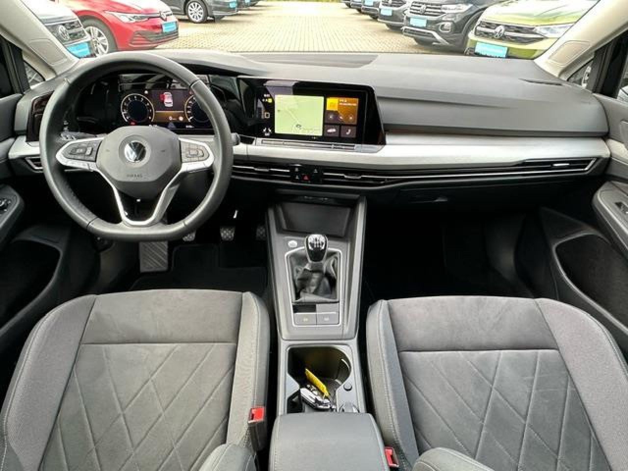 Volkswagen Golf VIII Life 1.5 TSI - Samsaru's Car Outlet