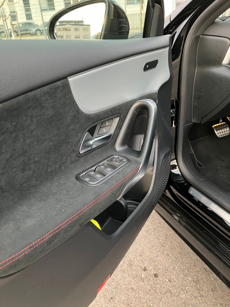 Mercedes-Benz A 250 e AMG LINE - Samsaru's Car Outlet