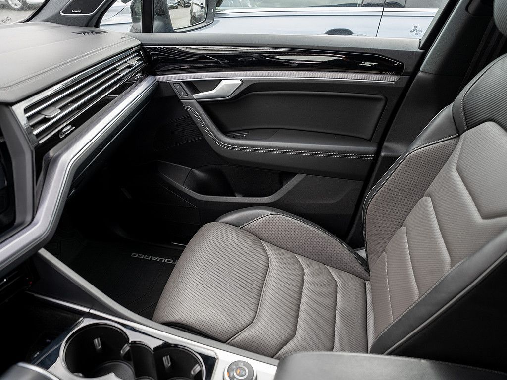 Volkswagen Touareg 3.0 V6 TDI R-Line - Samsaru's Car Outlet