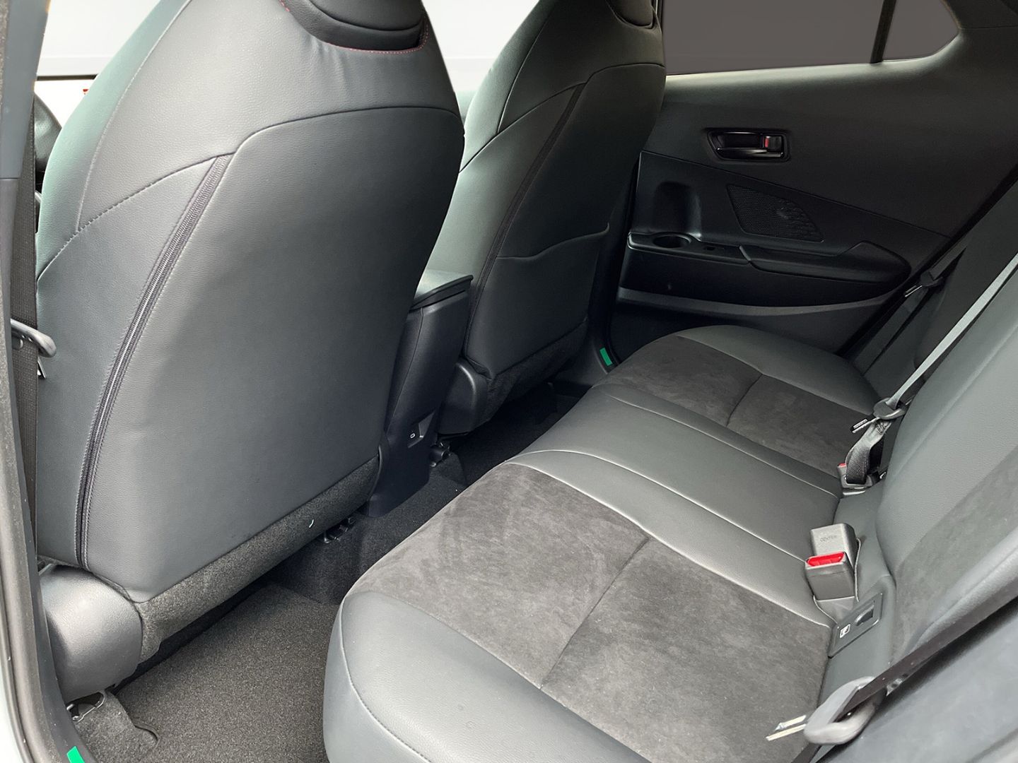 Toyota C-HR Hybrid GR SPORT Premiere 4x4 - Samsaru's Car Outlet