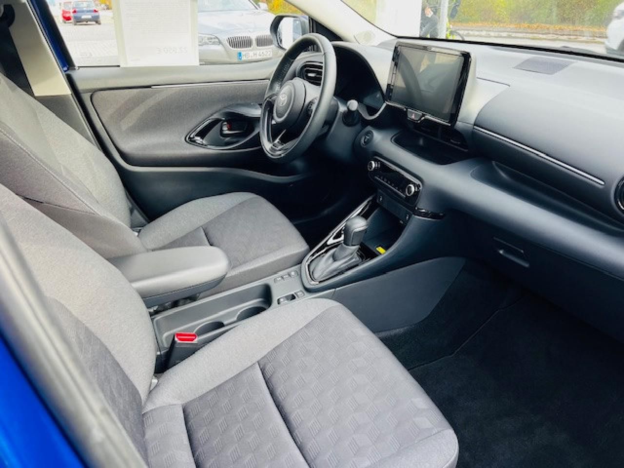 Toyota Yaris Hybrid Team D + Safety- & Comfortpaket