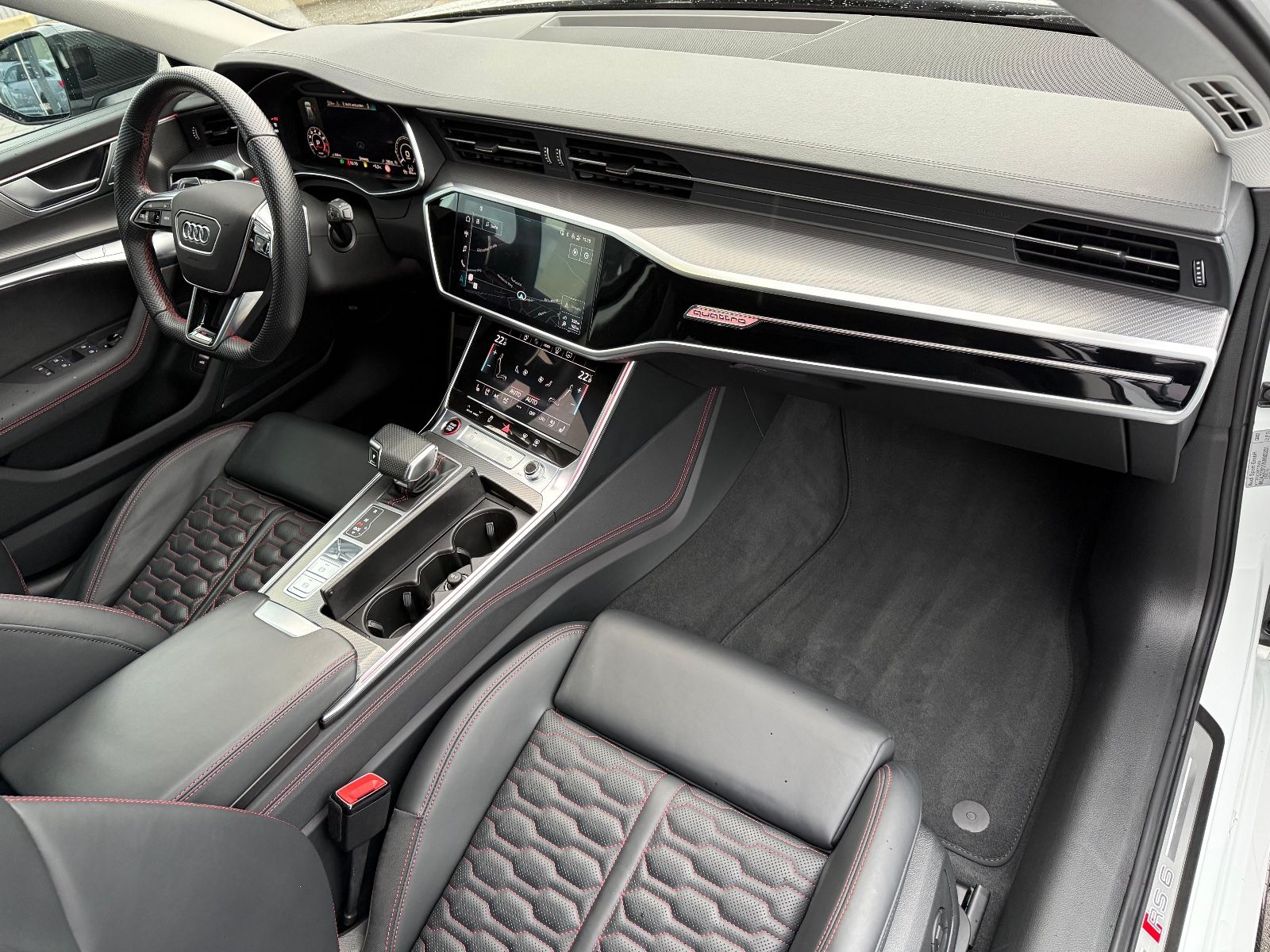 Audi RS6 Avant 4.0 TFSI quattro/Carbon/Pano/B&O/Laser