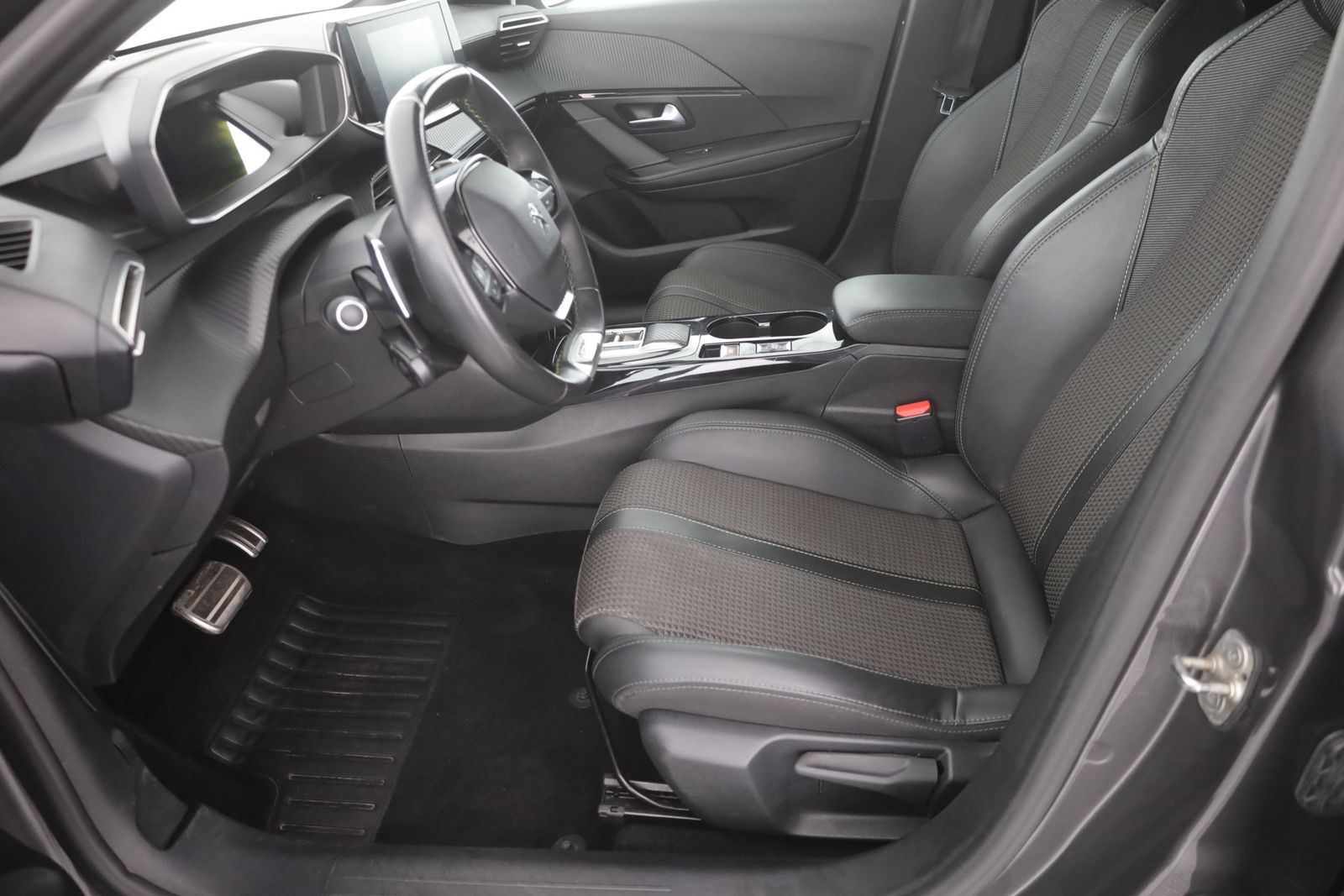 Peugeot 208 GT-Line PureTech 100 Aut. - Samsaru's Car Outlet