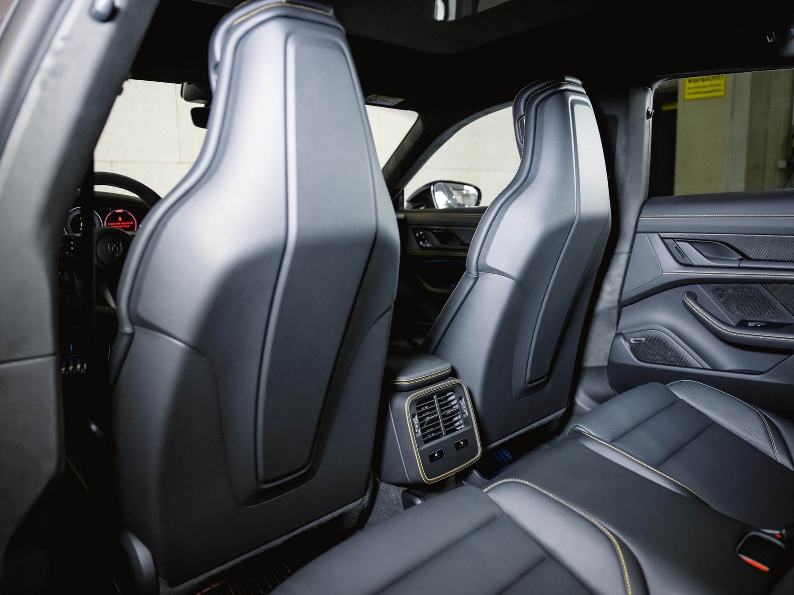 Porsche Taycan Turbo Sport Turismo SportDesign Paket