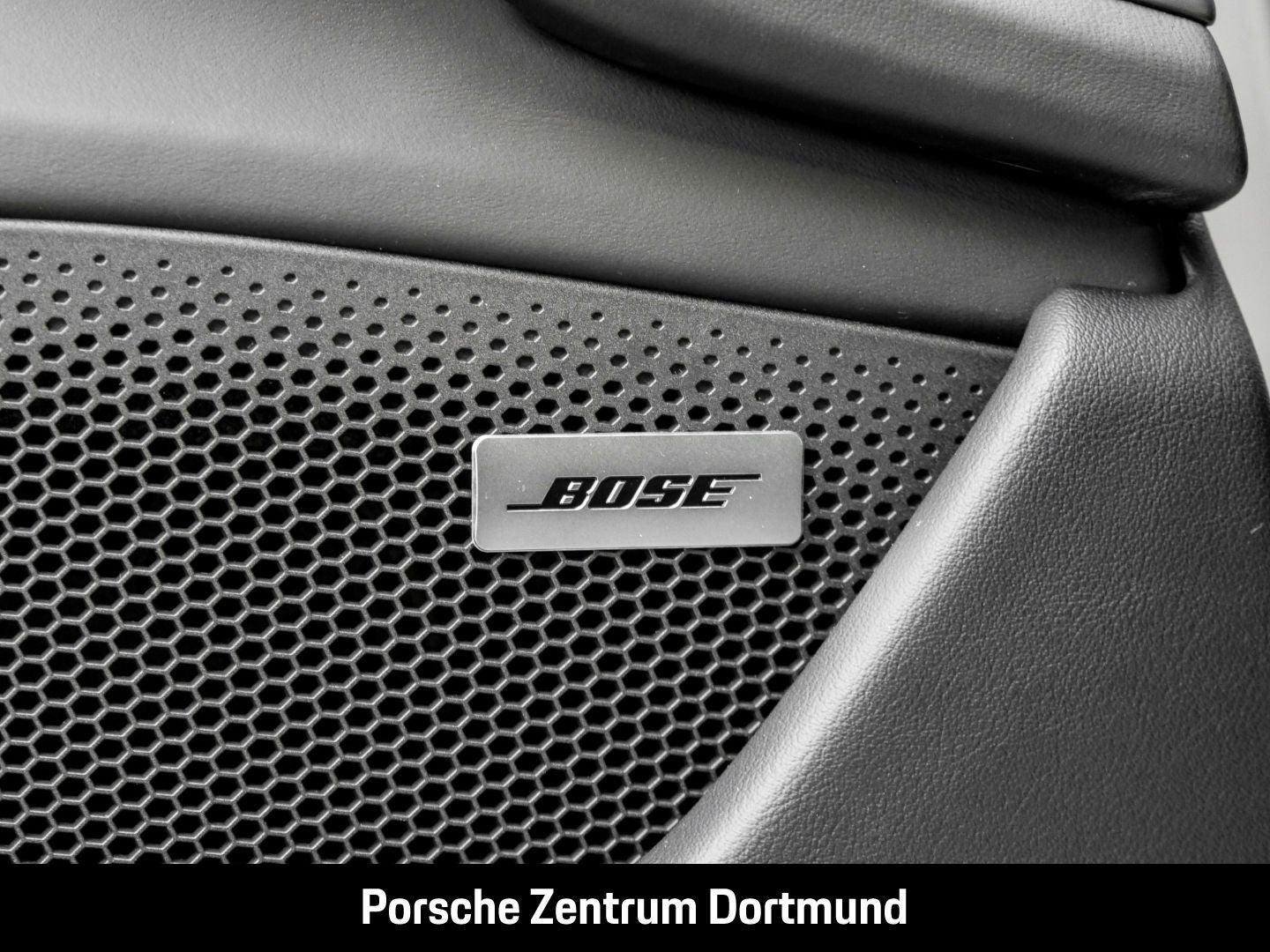 Porsche Taycan 4S Cross Turismo Head-Up Surround-View