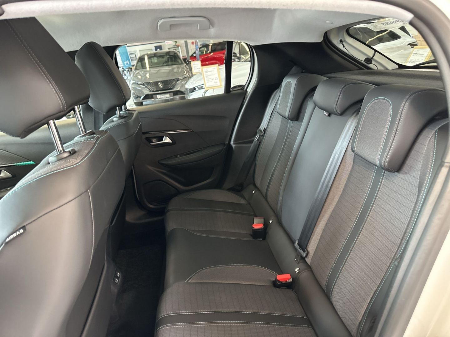 Peugeot 208 e- Allure - Samsaru's Car Outlet