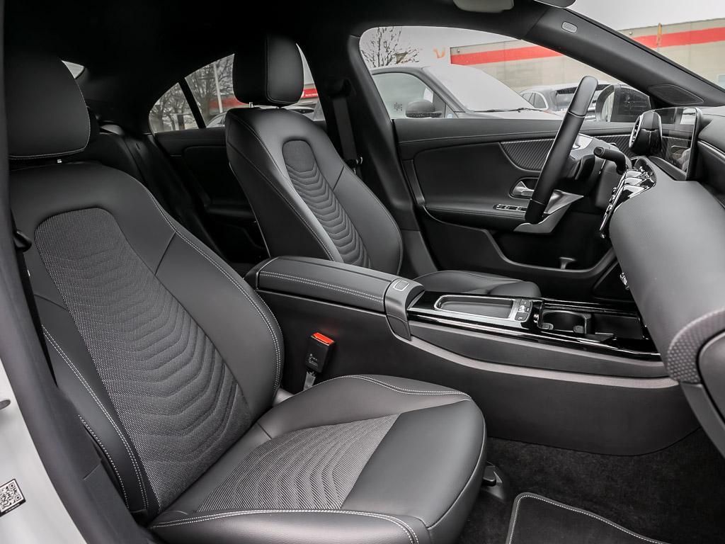 Mercedes-Benz CLA 180 Progressive - Samsaru's Car Outlet