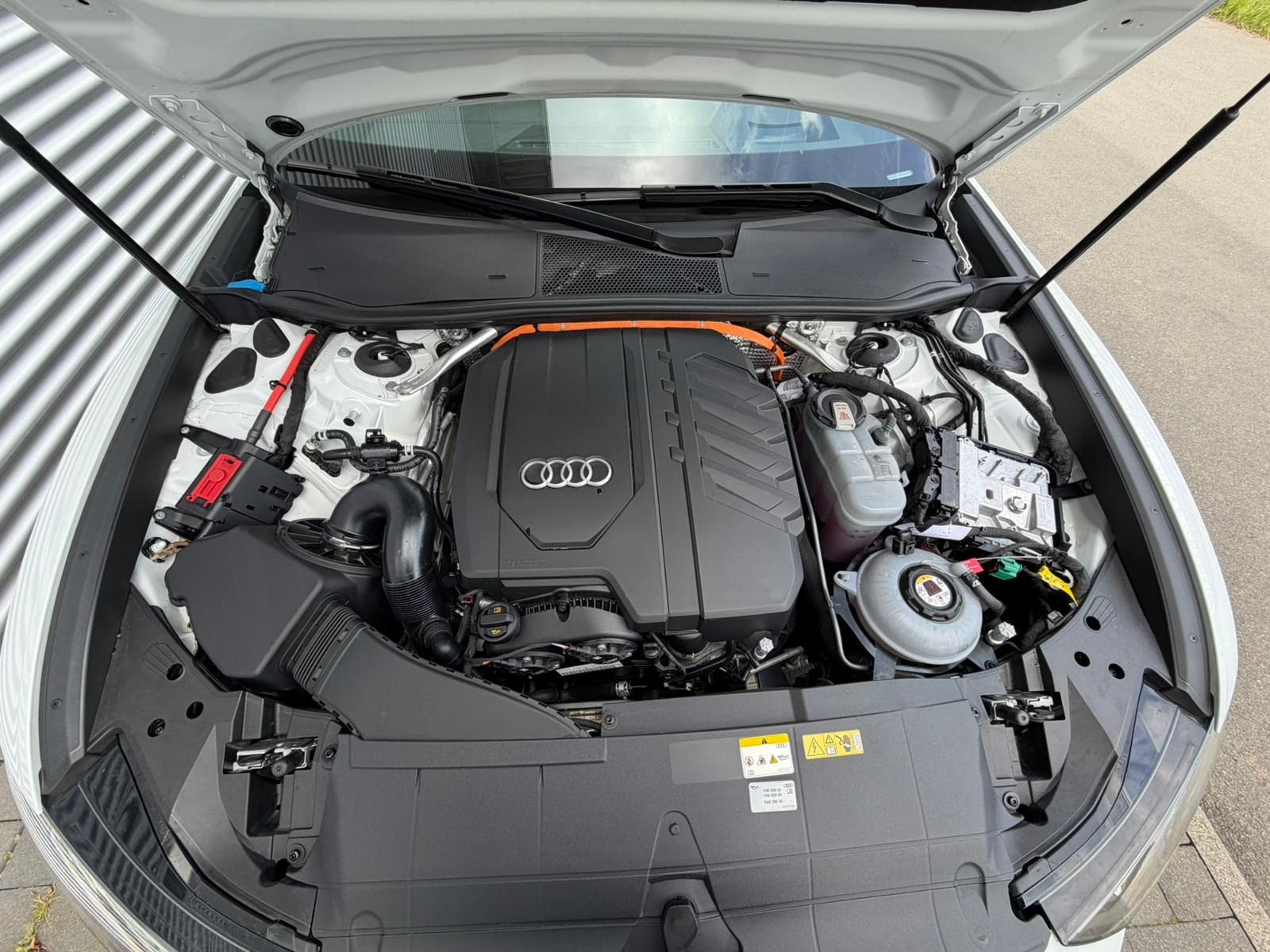Audi A6 Avant 55 TFSIe QUATTRO S LINE+HUD+B&O+DÄMPFER