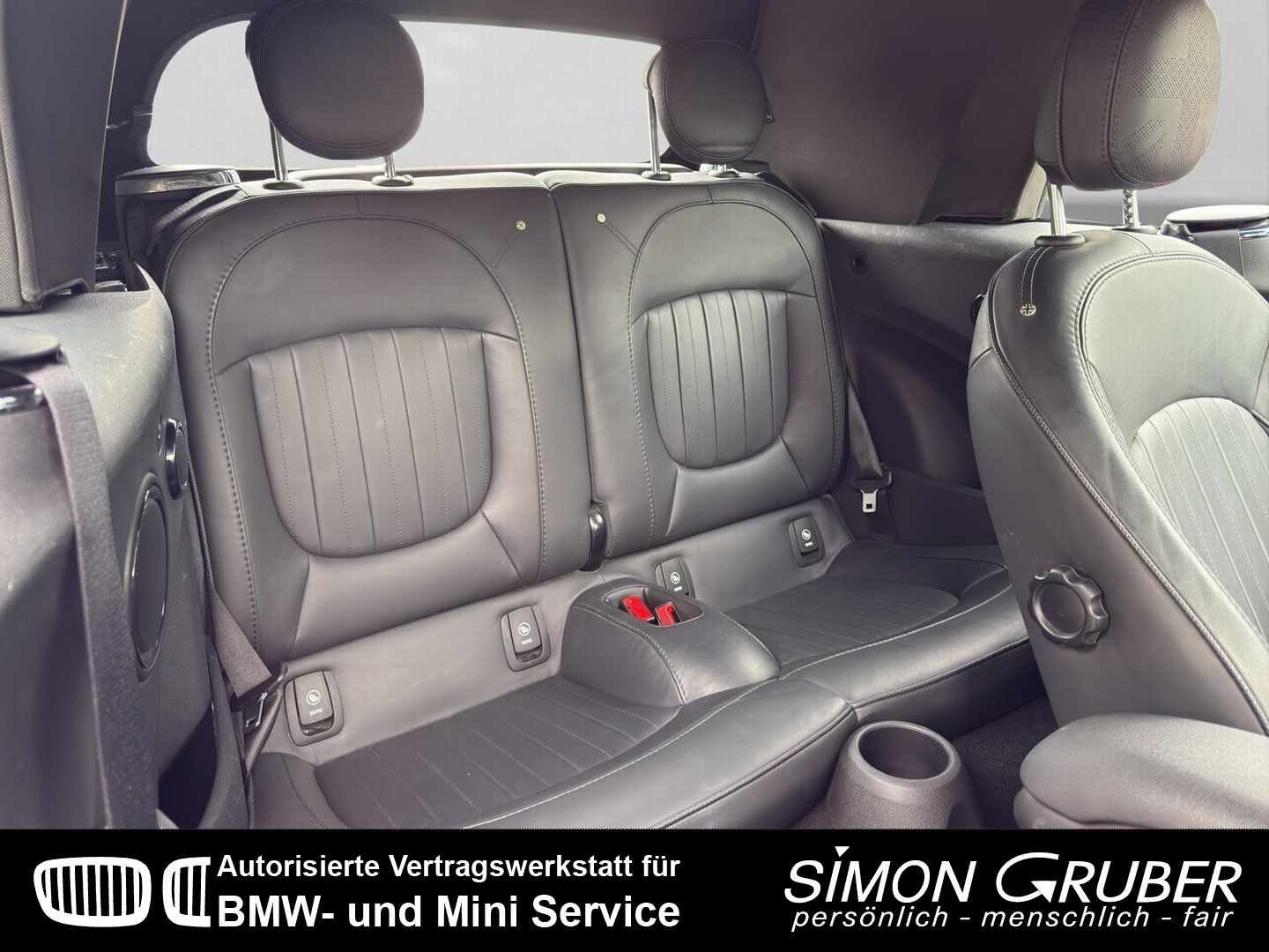 MINI Cabrio Cooper Premium+ - Samsaru's Car Outlet