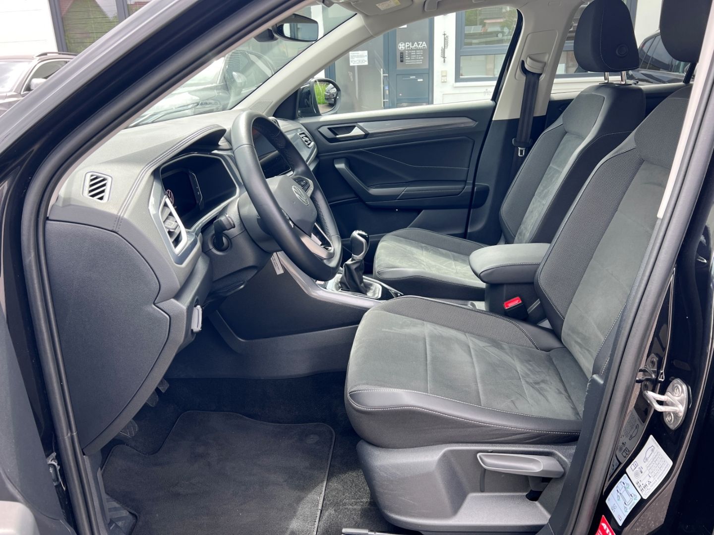 Volkswagen T-Roc 1.0 TSI Style - Samsaru's Car Outlet