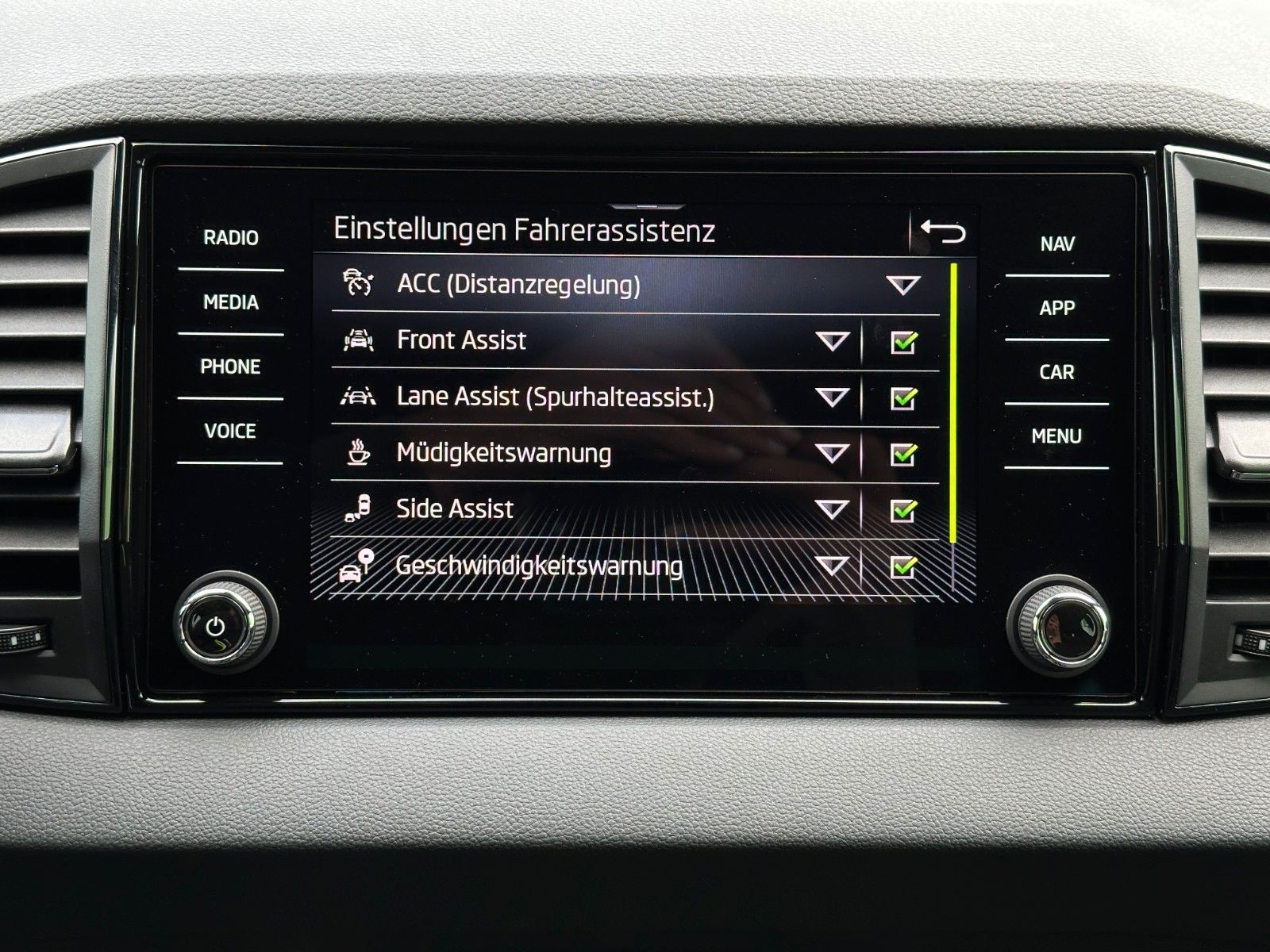 Skoda 150PS 4x4 DSG Sportline Side Assist eHK LM19"AHK