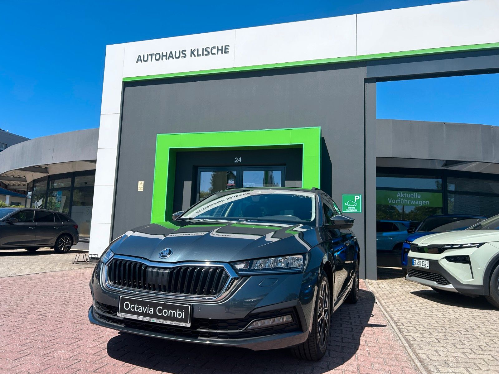 Skoda OCTAVIA Combi 1.5 TSI - Samsaru's Car Outlet