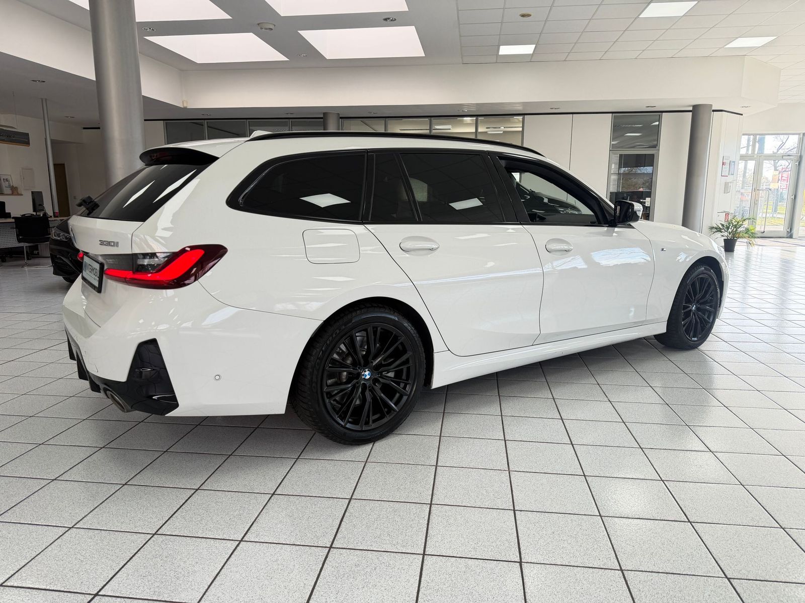 BMW 330 i xDrive Touring M Sport*PANO*HUD*ACC*360°