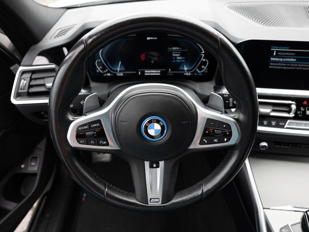 BMW 330e Touring M-Sportpaket - Samsaru's Car Outlet