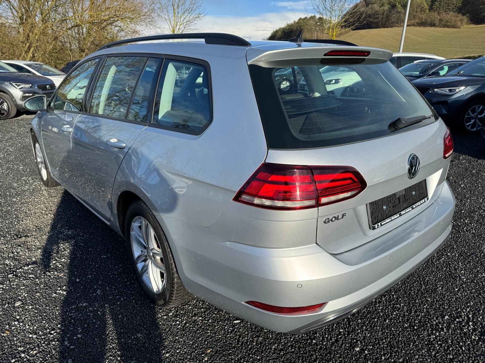 Volkswagen Golf VII Variant 2.0 TDI Comfortline - Samsaru's Car Outlet