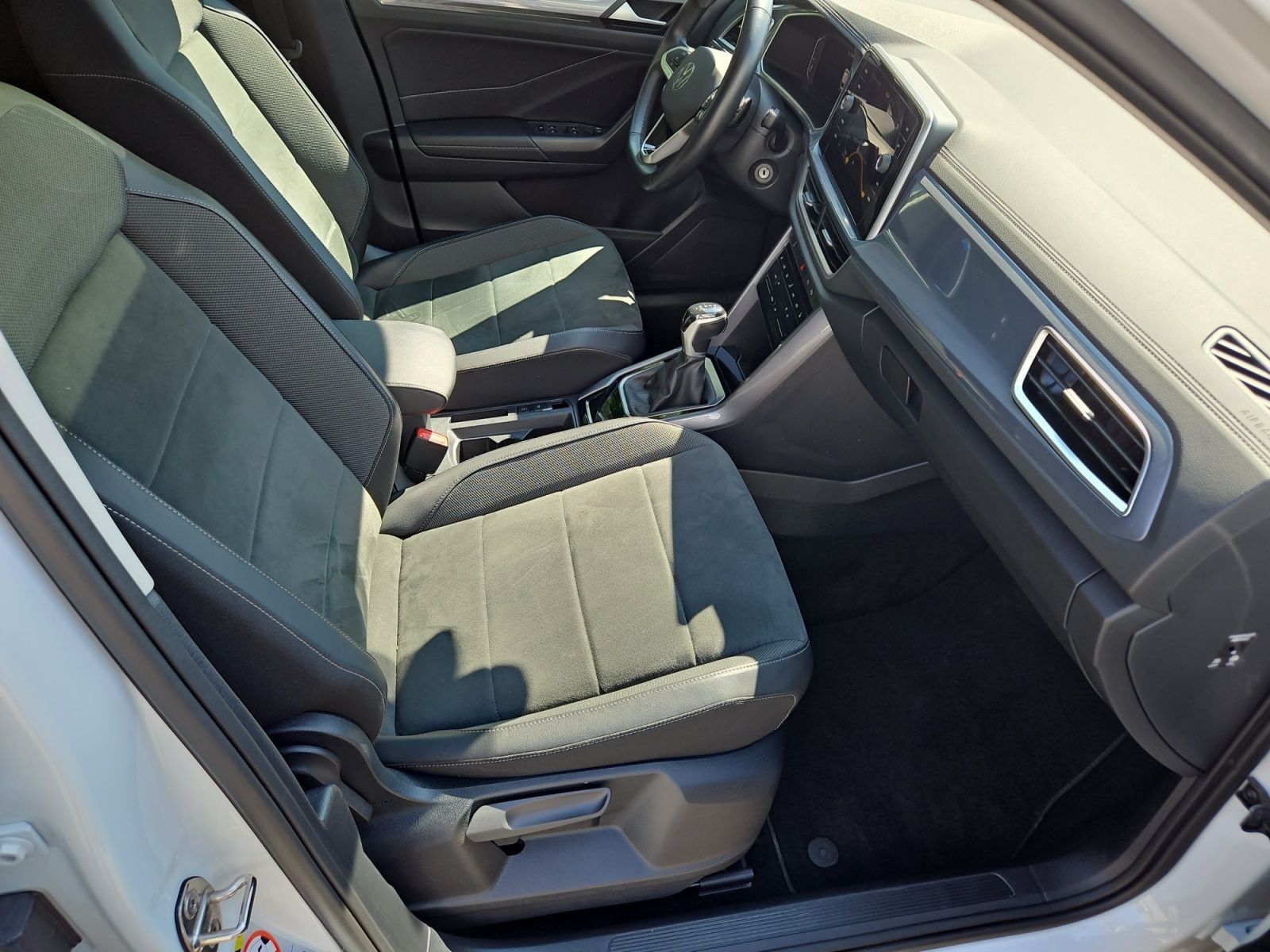 Volkswagen T-Roc 1.5 TSI Style - Samsaru's Car Outlet