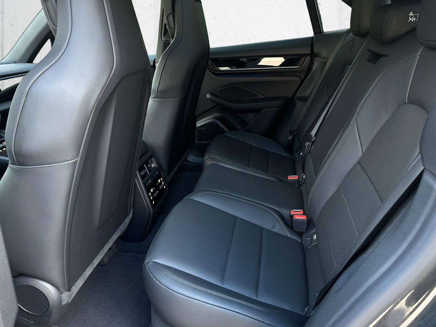 Porsche Macan - Samsaru's Car Outlet