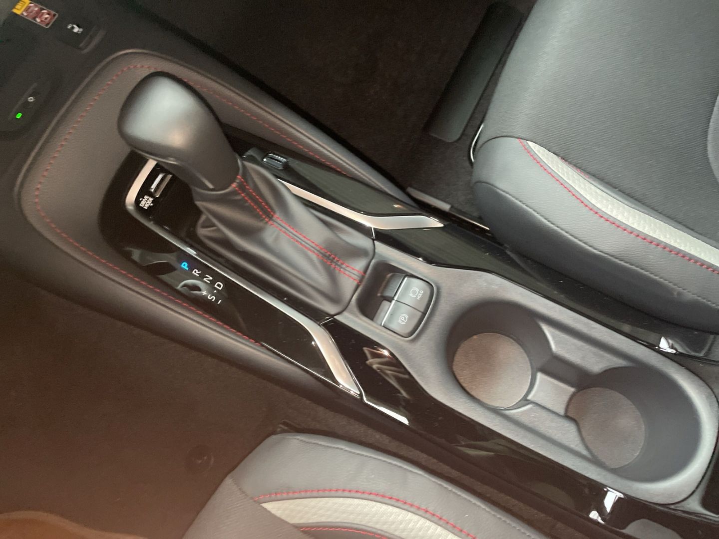 Toyota Corolla GR Sport 2,0 l Hybrid 5-T Sportpaket AD