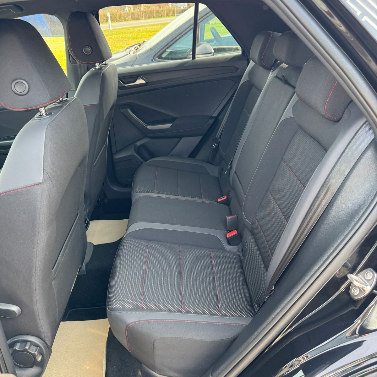 Volkswagen T-Roc Sport 1.5 TSI - Samsaru's Car Outlet