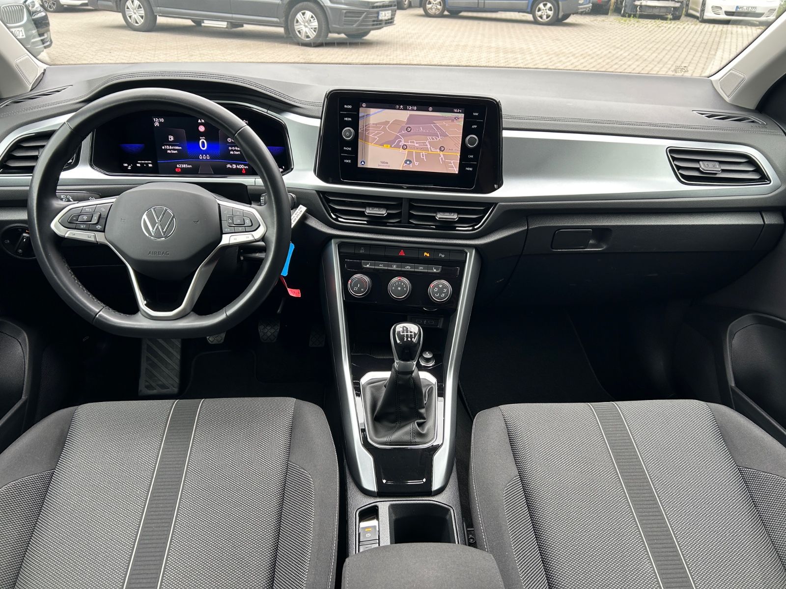 Volkswagen T-Roc 1.0 TSI Life - Samsaru's Car Outlet