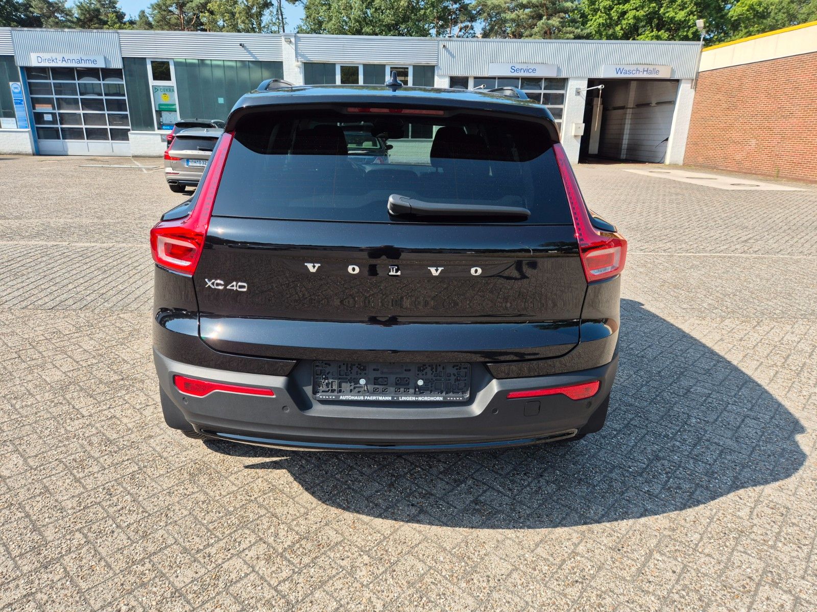 Volvo XC40 Plus Dark 2WD B3 - Samsaru's Car Outlet