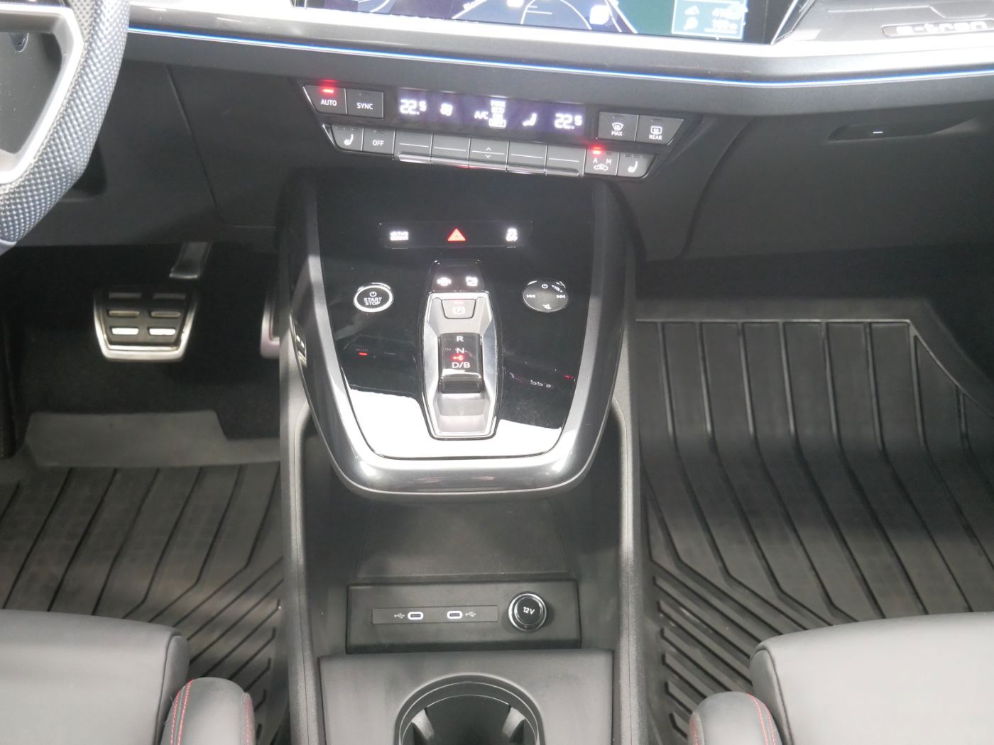 Audi Q4 50 e-tron quattro S line MATRIX AHK PANO ACC