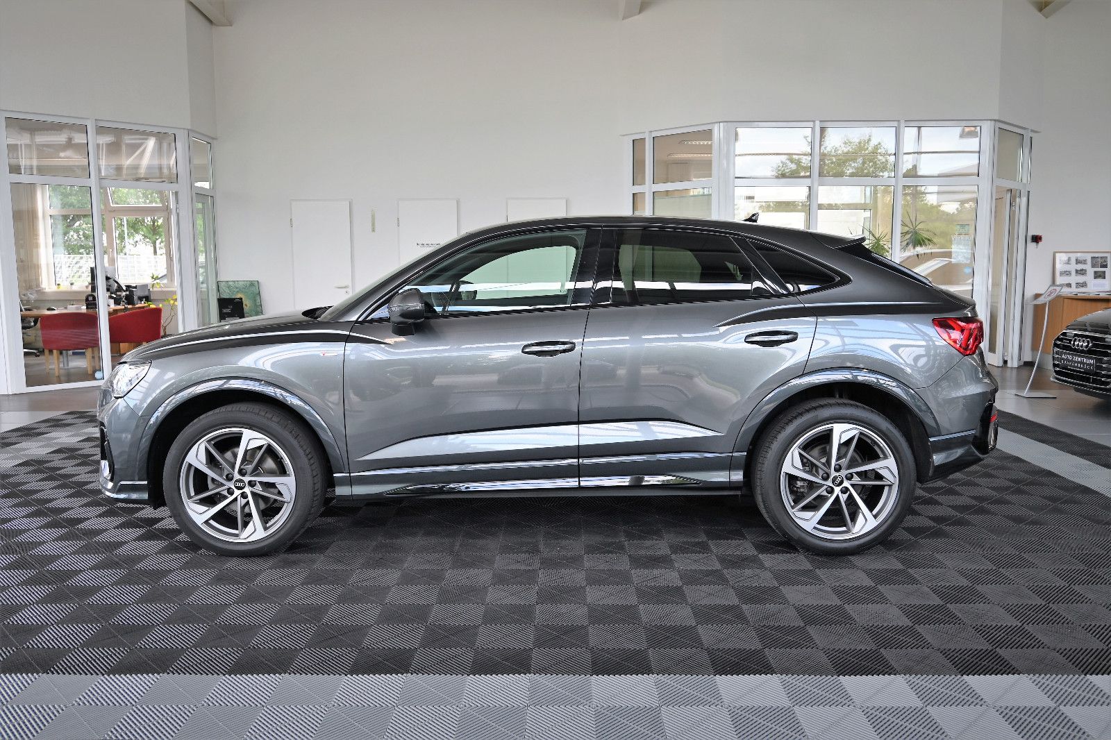 Audi Q3 SB 35 TDI qu S-Line - Samsaru's Car Outlet