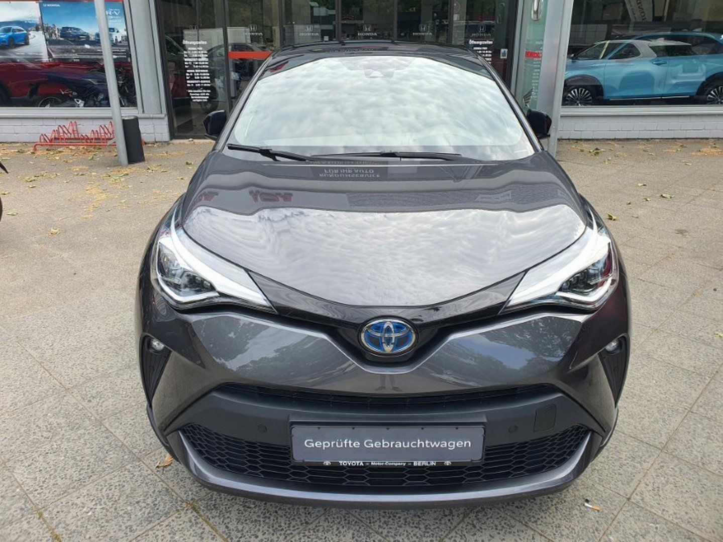 Toyota C-HR 2.0 Hybrid Lounge - Samsaru's Car Outlet